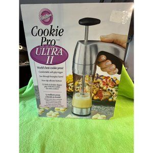 OLLIERV NEW Wilton Cookie Pro II Cookie Press With 12 Discs And 4 Bonus Discs